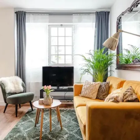 Boutique At The Apartment